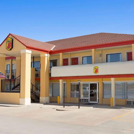 Отель Super 8 By Wyndham Woodward Экстерьер фото